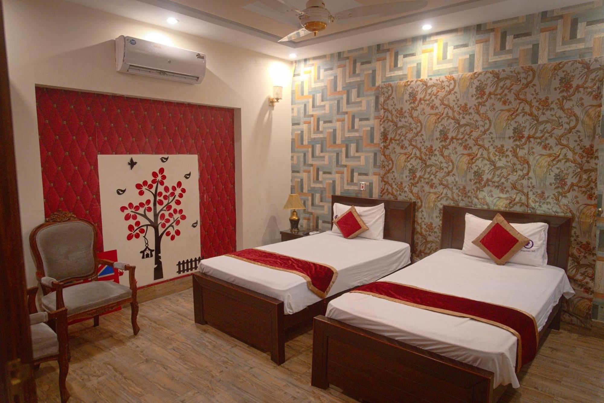 Premier Inn Johar Town Лахор Екстериор снимка
