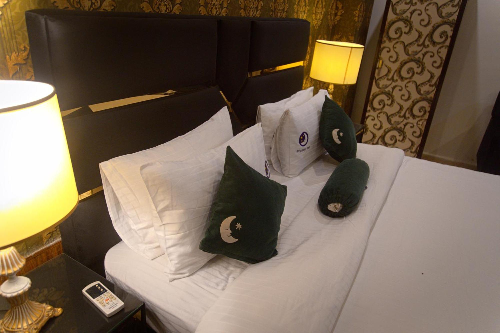 Premier Inn Johar Town Лахор Екстериор снимка