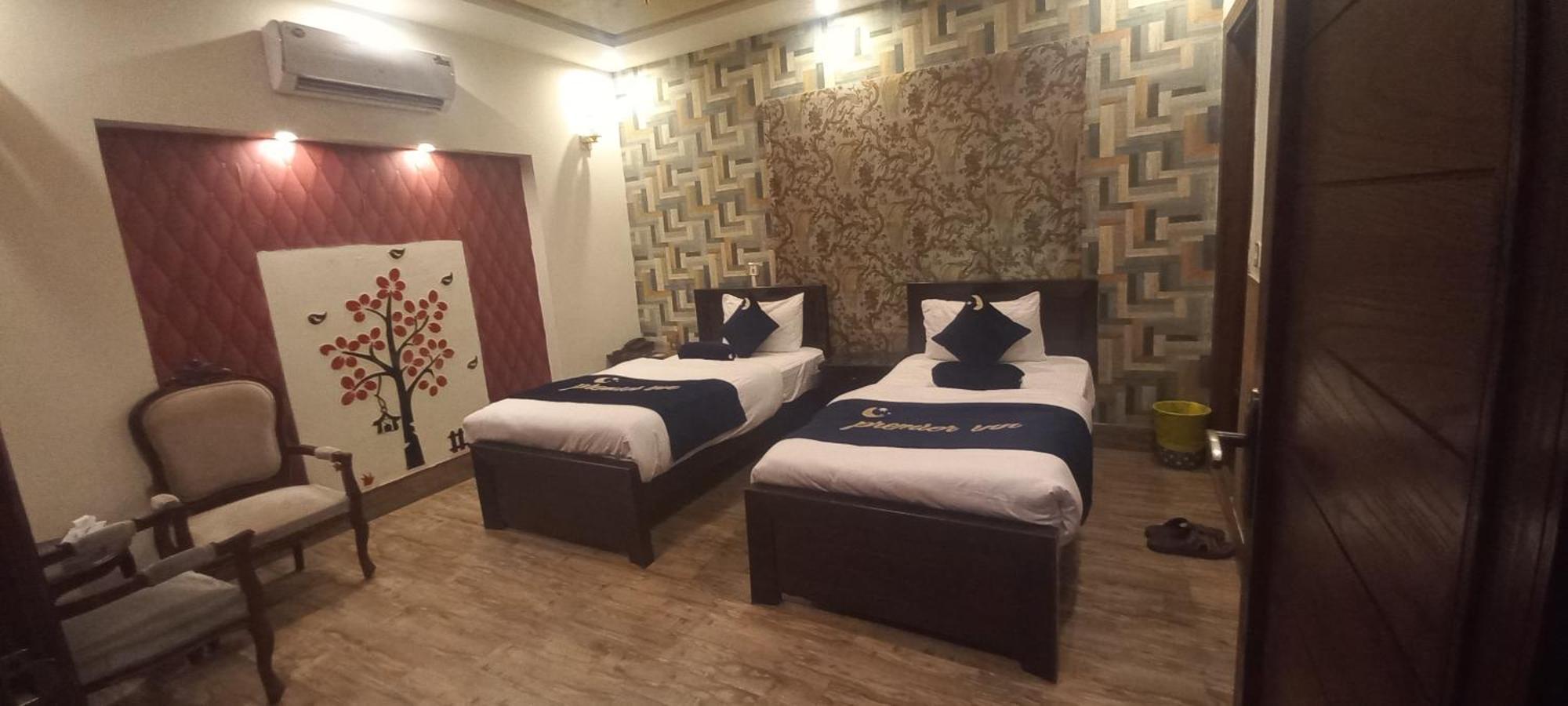 Premier Inn Johar Town Лахор Екстериор снимка