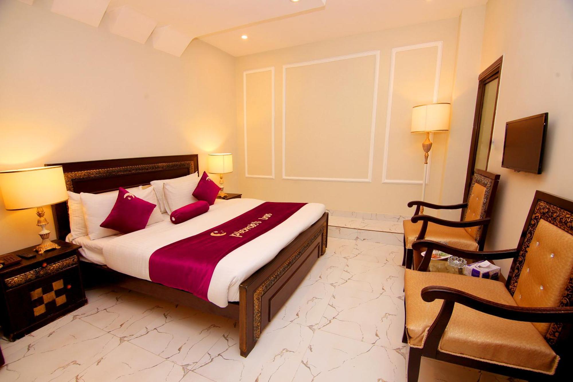 Premier Inn Johar Town Лахор Екстериор снимка