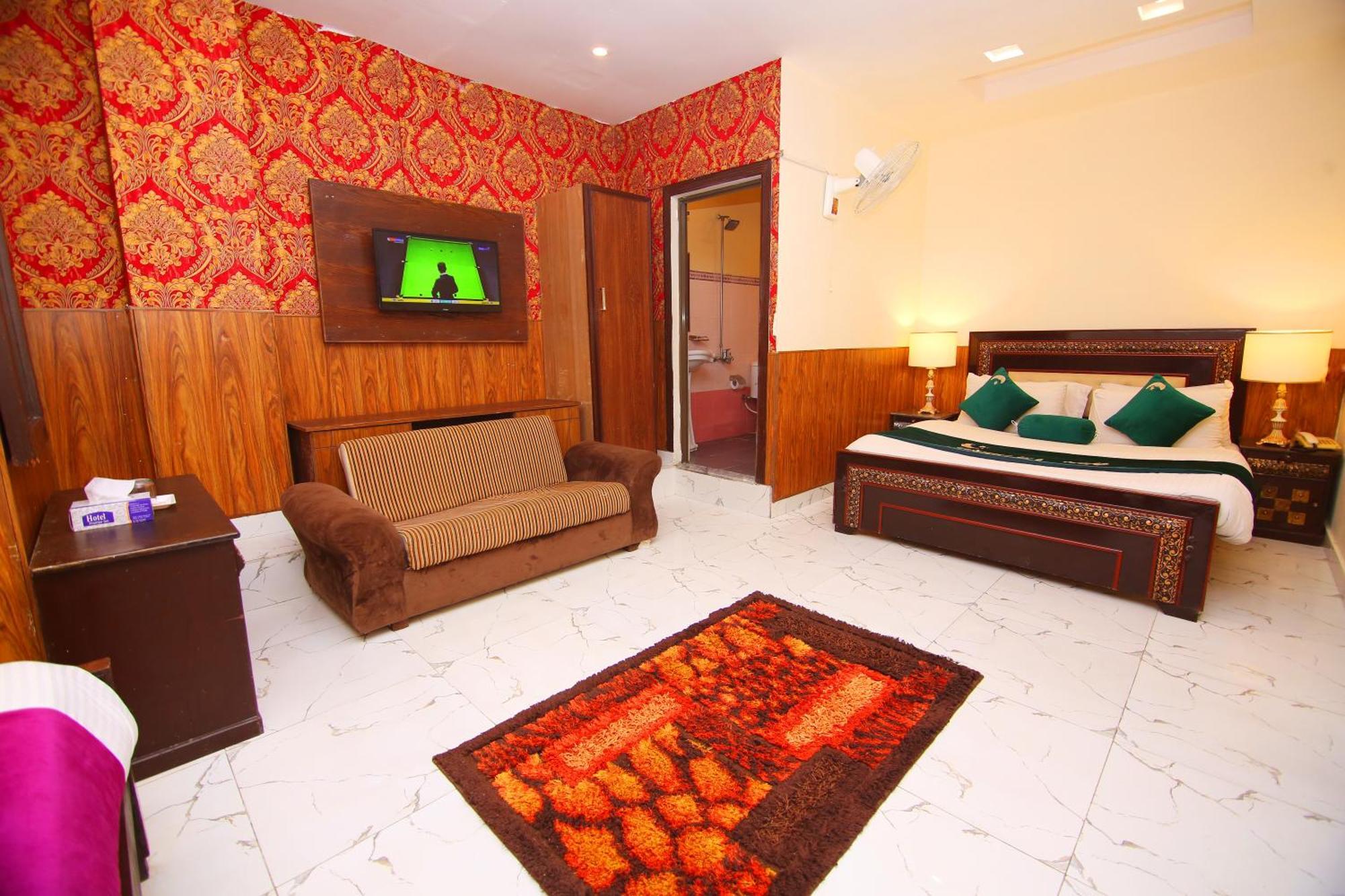 Premier Inn Johar Town Лахор Екстериор снимка