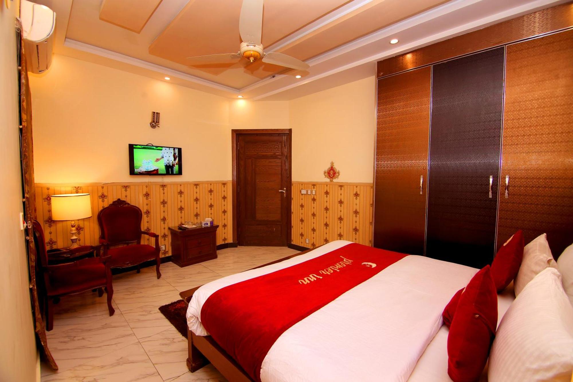 Premier Inn Johar Town Лахор Екстериор снимка