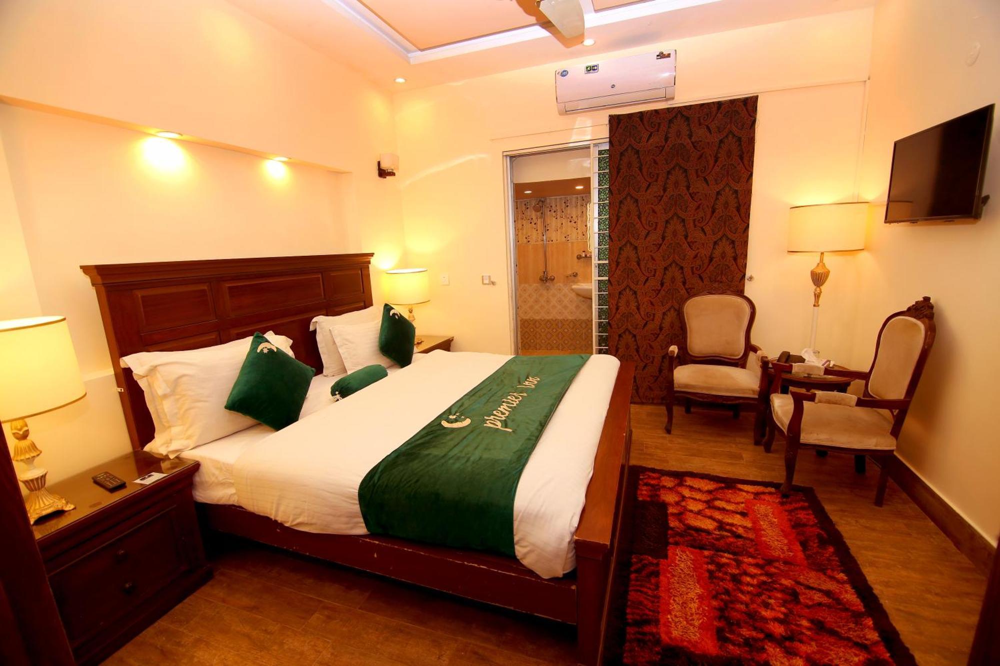 Premier Inn Johar Town Лахор Екстериор снимка