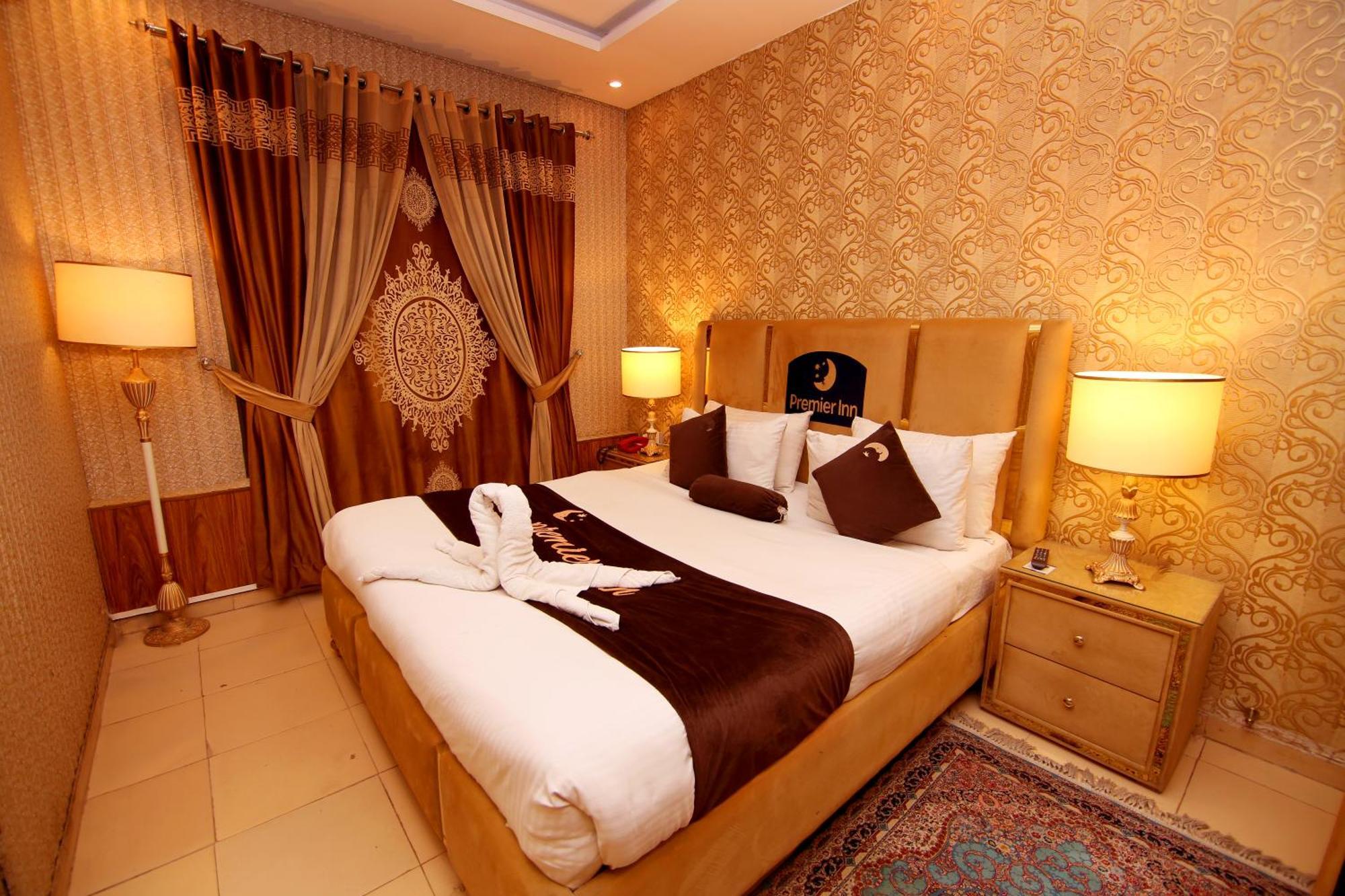 Premier Inn Johar Town Лахор Екстериор снимка