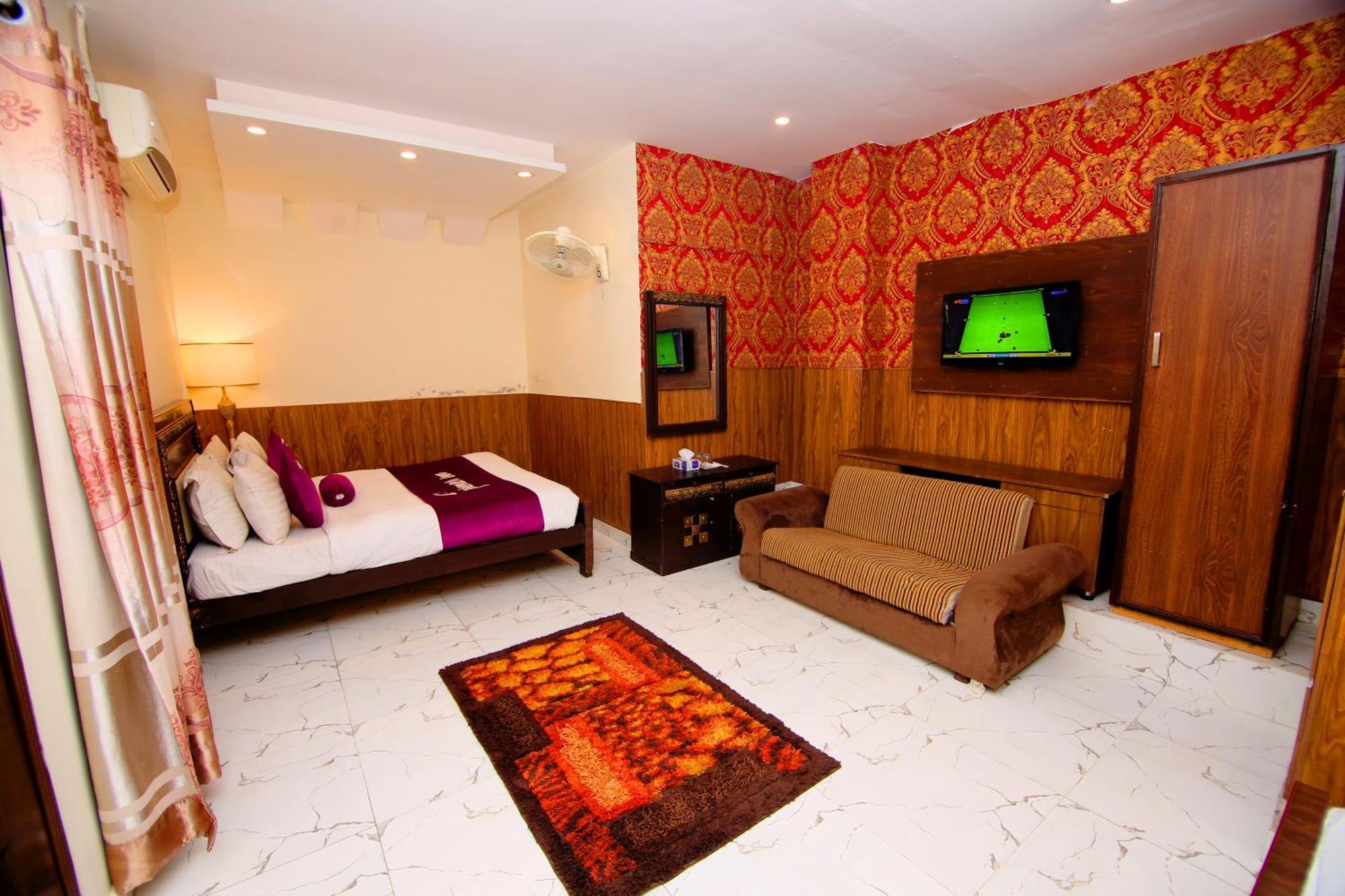 Premier Inn Johar Town Лахор Екстериор снимка